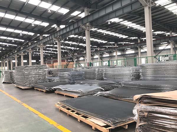 Μονταροποίηση εξοπλισμού ψεκασμού κόλλας δύο εξαρτημάτων για βολική εξαγωγή 4