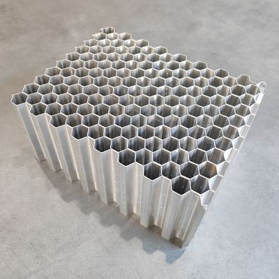 ποιότητας  Two Piece Adhesive Type Aluminum Honeycomb Core Used In Deformable Crash Test Barriers Εργοστάσιο